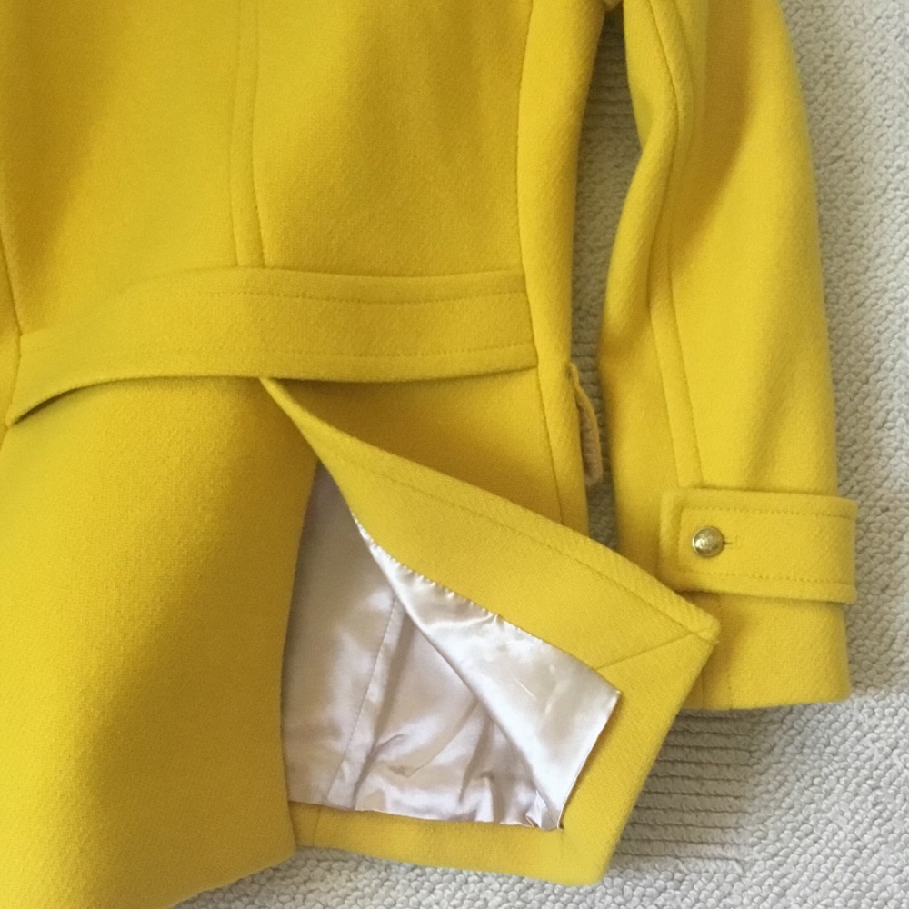 Lemony yellow short coat 🧥 - Picture 6 of 8